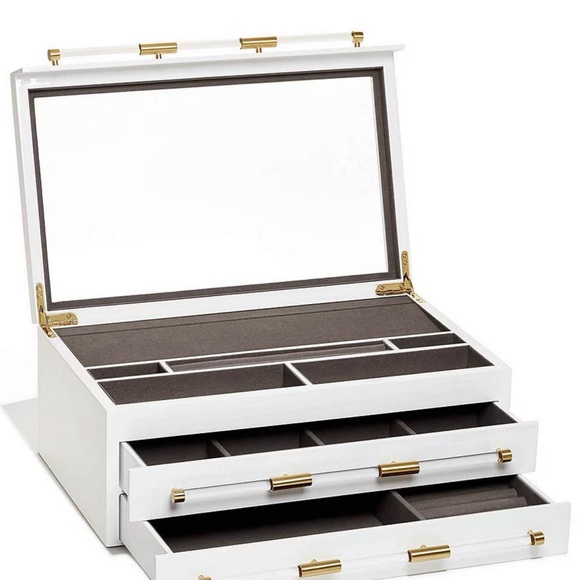 Kendra Scott
Large Antique Brass Jewelry Box In White Lacquer - Picture 2 of 12